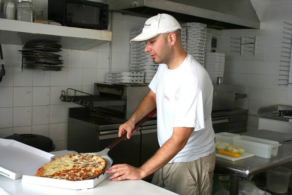 Jak ekonomiczne wyposażyć pizzerię na lata?