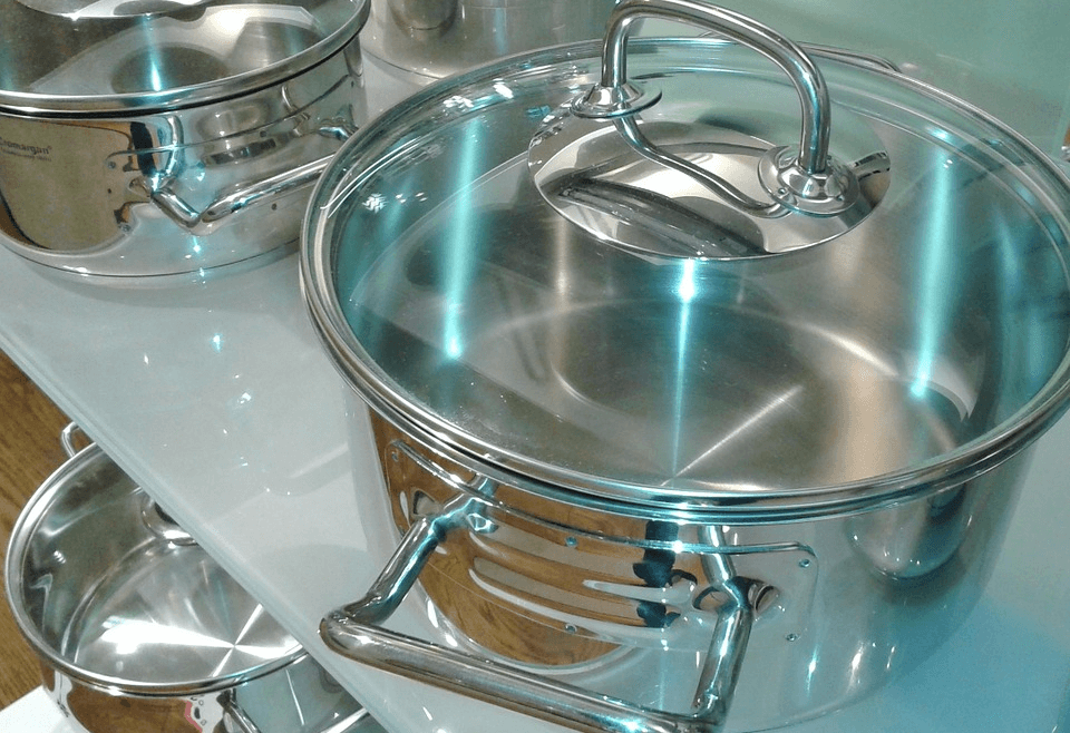 W jaki sposób skutecznie czyścić naczynia ze stali nierdzewnej?